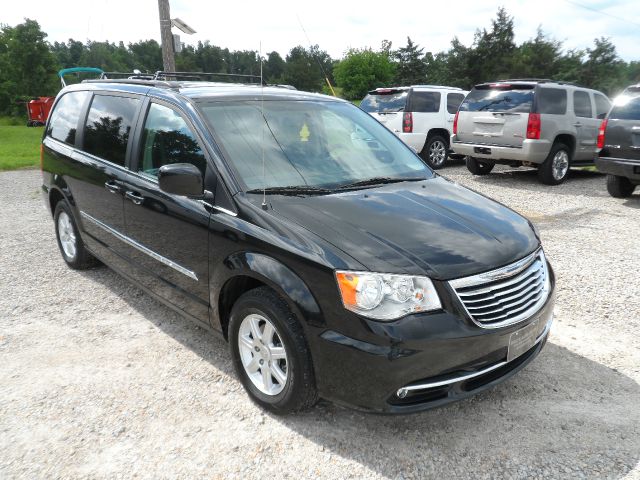 Chrysler Town and Country 2012 photo 3