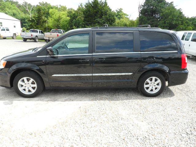 Chrysler Town and Country 2012 photo 4