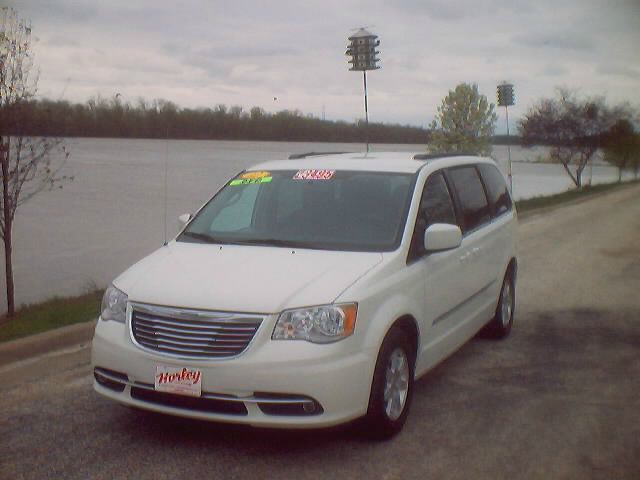 Chrysler Town and Country 2012 photo 4