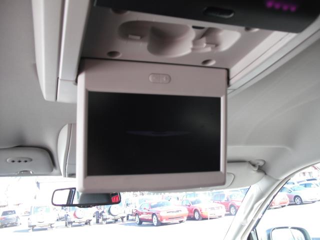 Chrysler Town and Country 2012 photo 1