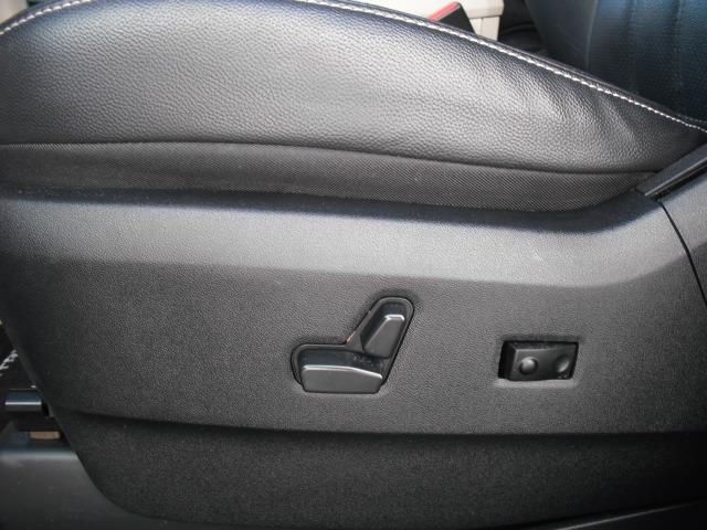 Chrysler Town and Country 2012 photo 2