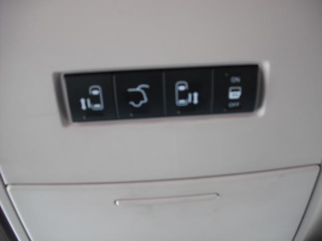 Chrysler Town and Country 2012 photo 8