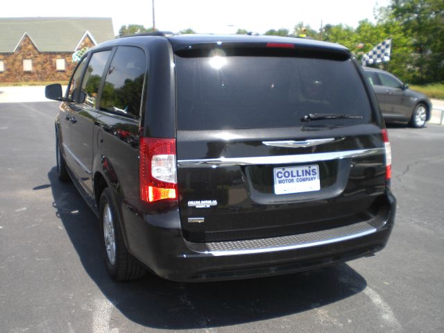 Chrysler Town and Country 3.5 MiniVan