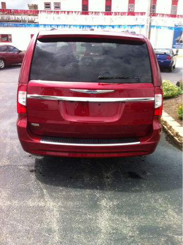 Chrysler Town and Country 2012 photo 4