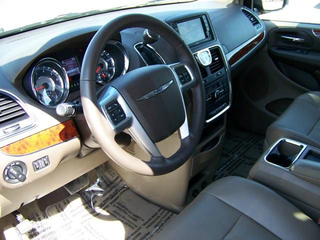 Chrysler Town and Country 3.5 MiniVan