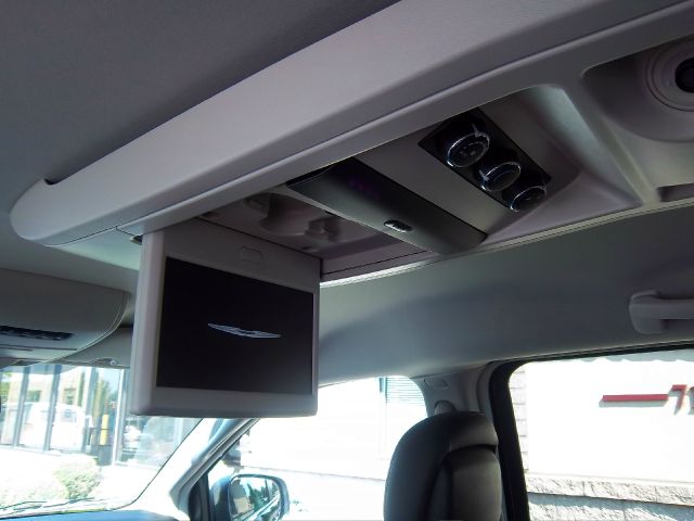 Chrysler Town and Country 2012 photo 1