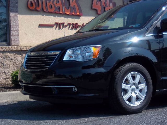 Chrysler Town and Country 2012 photo 6