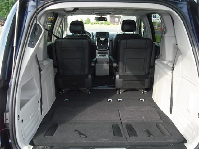 Chrysler Town and Country 4WD Crew Cab SWB S MiniVan