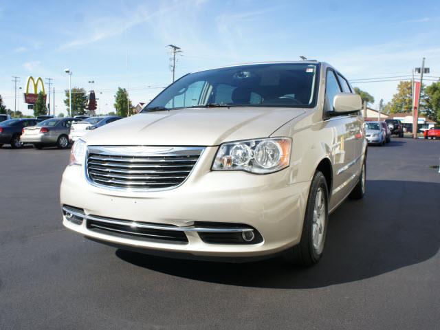 Chrysler Town and Country 3.5 MiniVan