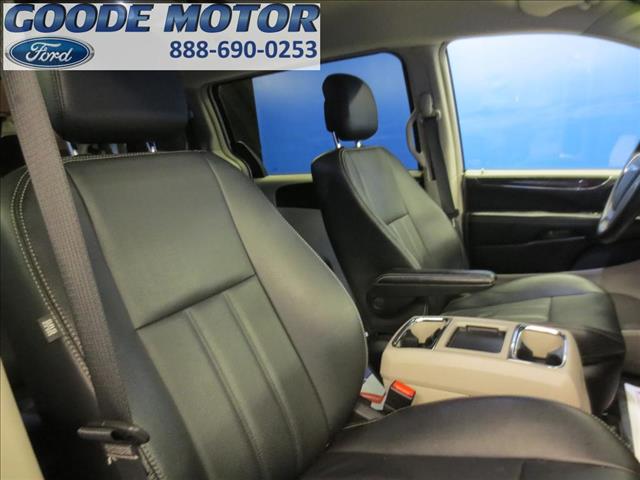 Chrysler Town and Country 2012 photo 25