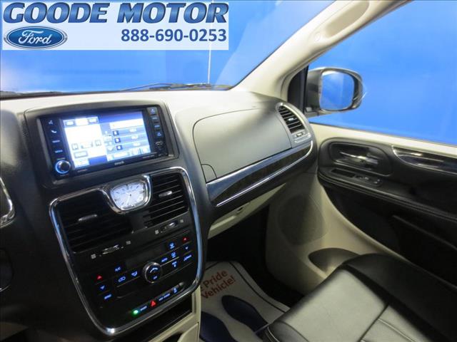 Chrysler Town and Country 2012 photo 27