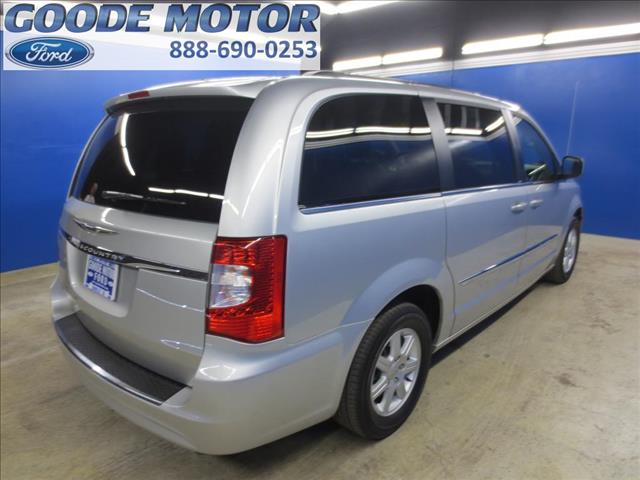 Chrysler Town and Country 2012 photo 32
