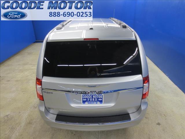 Chrysler Town and Country 2012 photo 34