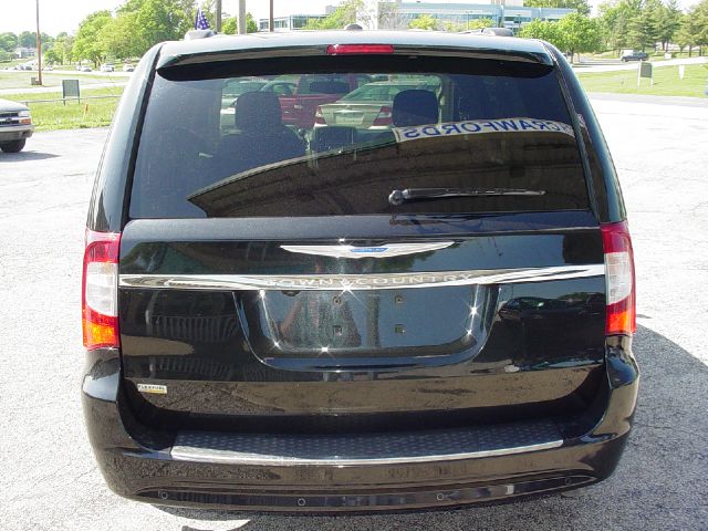 Chrysler Town and Country 2012 photo 12