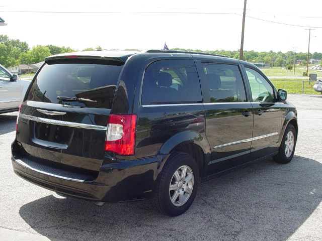 Chrysler Town and Country 2012 photo 4