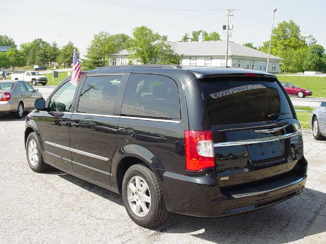 Chrysler Town and Country 2012 photo 6