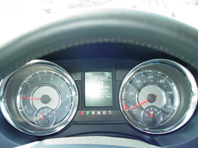 Chrysler Town and Country 2012 photo 9