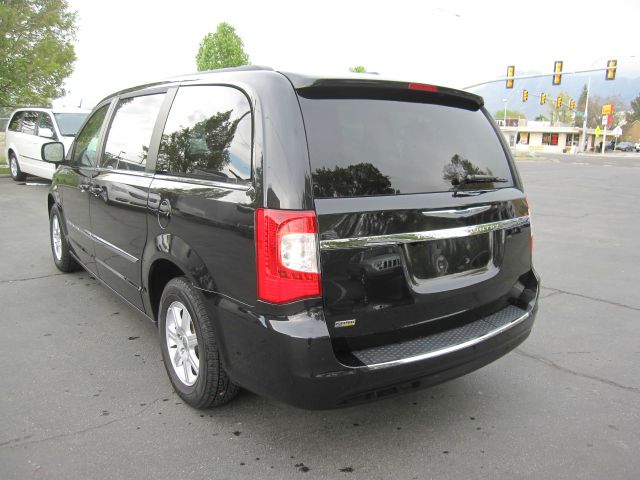 Chrysler Town and Country 2012 photo 14
