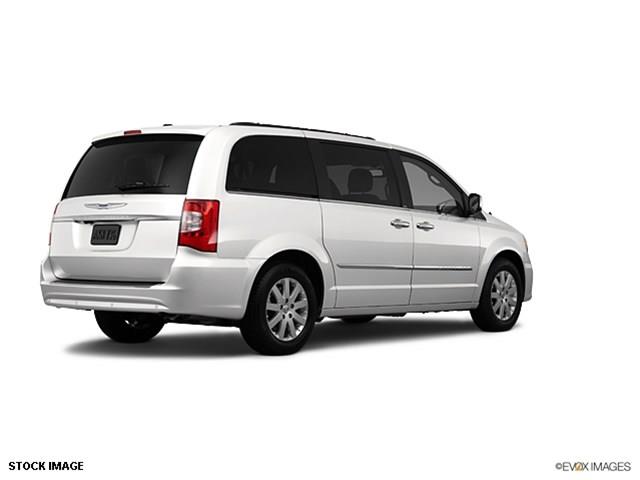 Chrysler Town and Country 2012 photo 4