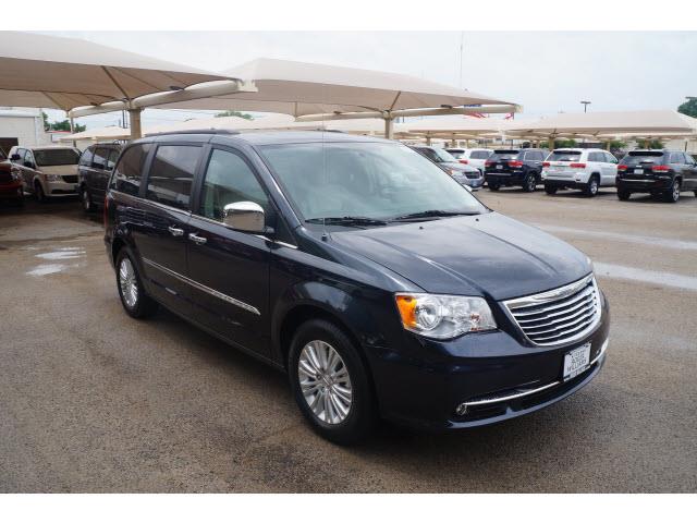 Chrysler Town and Country Limited NAV 4X4 MiniVan