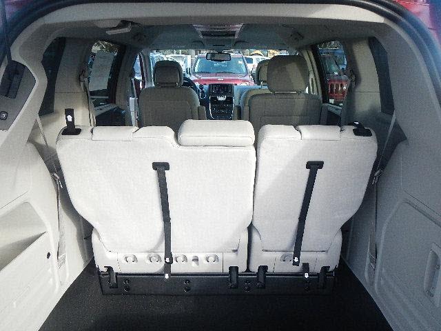 Chrysler Town and Country 2013 photo 8