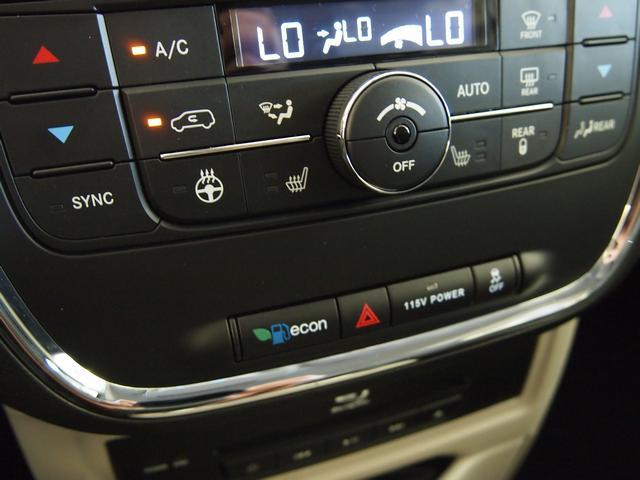 Chrysler Town and Country 2013 photo 1