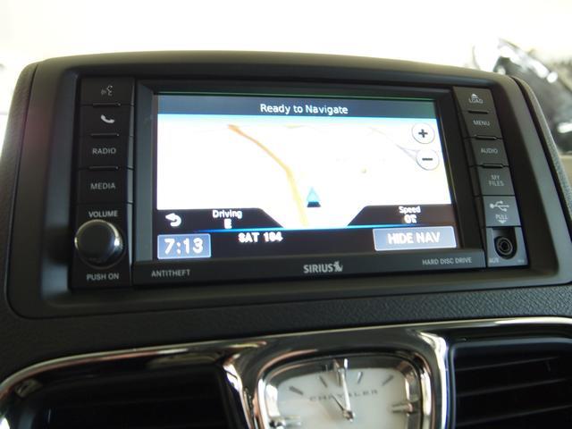 Chrysler Town and Country 2013 photo 2