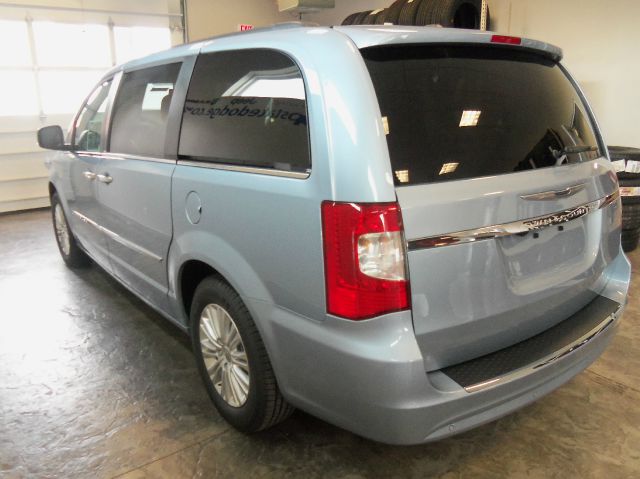 Chrysler Town and Country Limited NAV 4X4 MiniVan