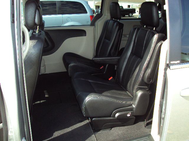 Chrysler Town and Country 3.5 MiniVan