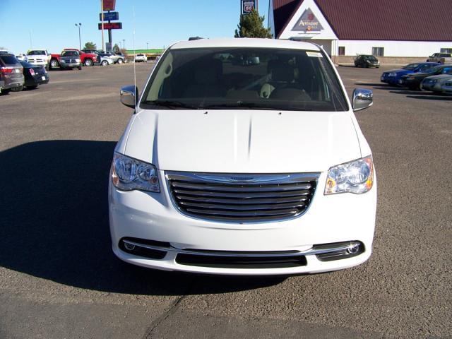 Chrysler Town and Country 2013 photo 5
