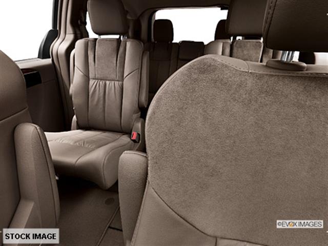Chrysler Town and Country 2013 photo 6