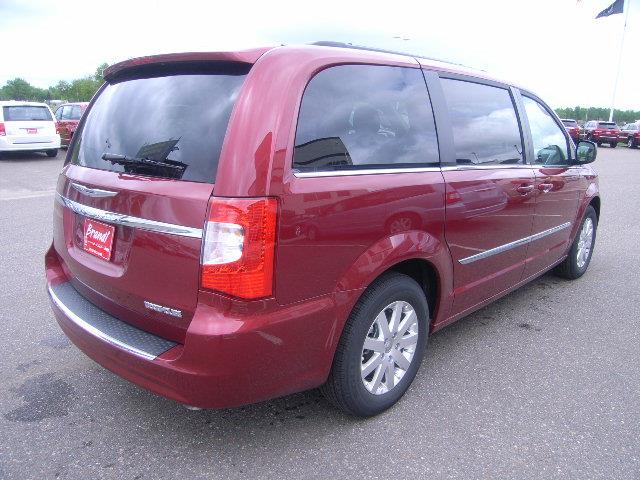 Chrysler Town and Country 2013 photo 14