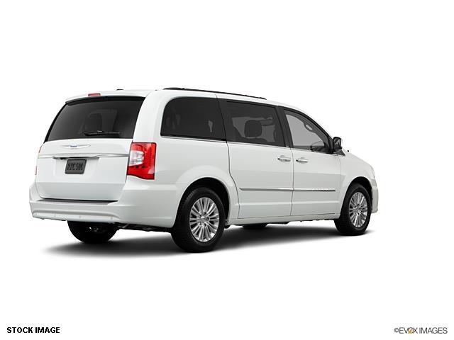 Chrysler Town and Country 2013 photo 10