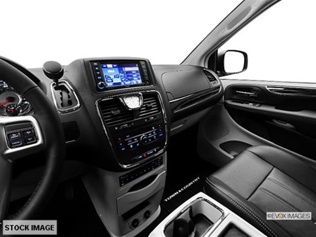 Chrysler Town and Country 2013 photo 4