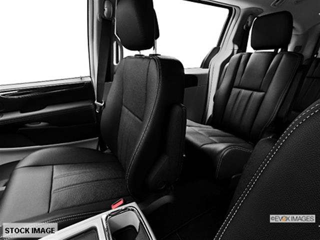 Chrysler Town and Country 2013 photo 5