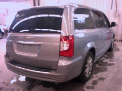 Chrysler Town and Country 2013 photo 1