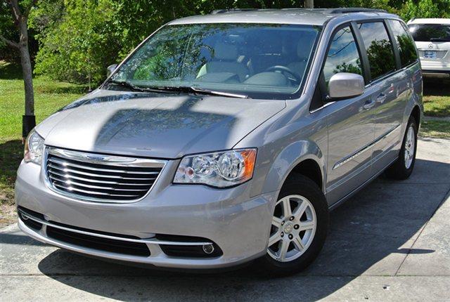 Chrysler Town and Country 2013 photo 12