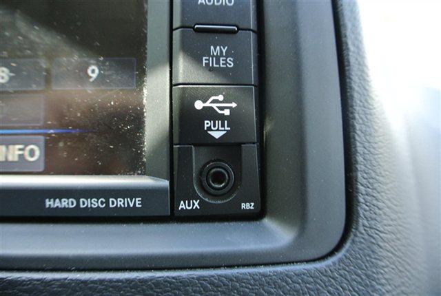 Chrysler Town and Country 2013 photo 3