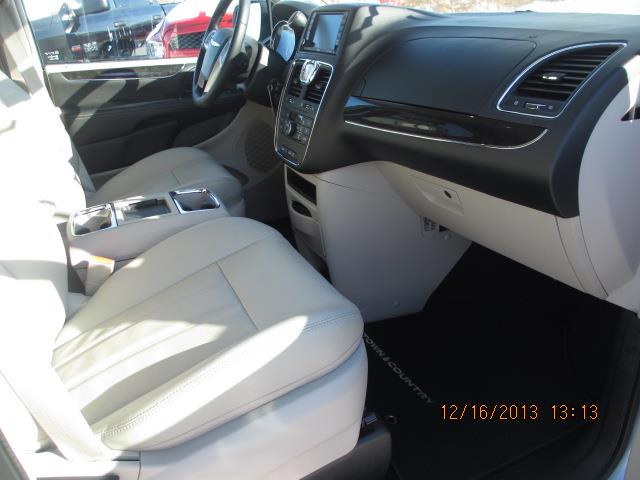 Chrysler Town and Country 3.5 MiniVan