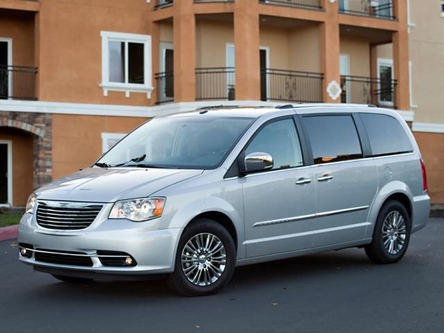 Chrysler Town and Country 2013 photo 4