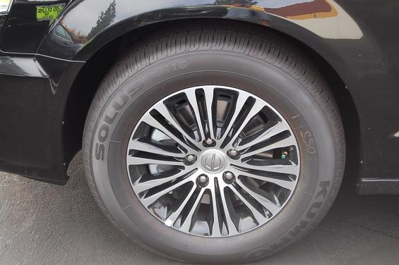 Chrysler Town and Country 2013 photo 3