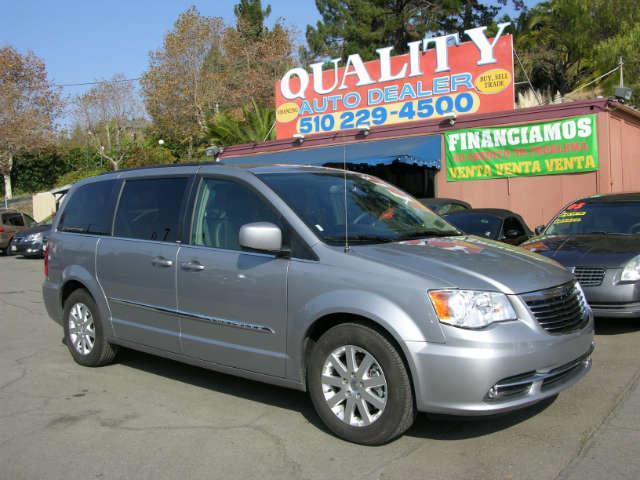 Chrysler Town and Country 3.5 MiniVan
