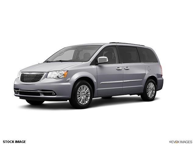 Chrysler Town and Country 2013 photo 9
