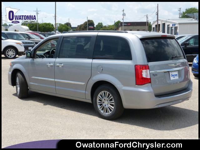 Chrysler Town and Country Limited NAV 4X4 MiniVan