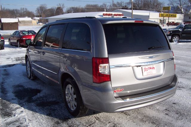 Chrysler Town and Country 2013 photo 0