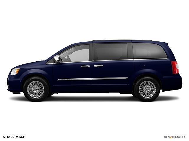 Chrysler Town and Country 2013 photo 4