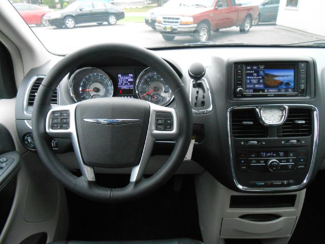 Chrysler Town and Country 3.5 MiniVan