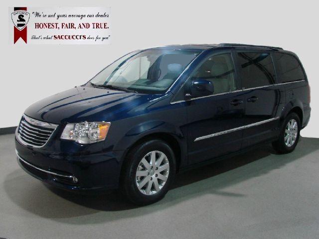 Chrysler Town and Country 2013 photo 1