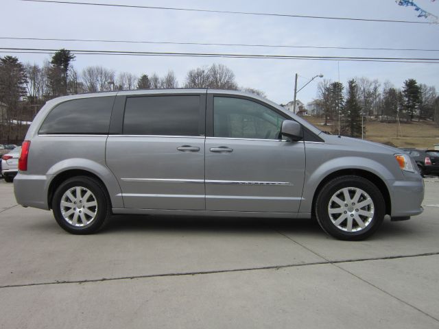 Chrysler Town and Country 2013 photo 4