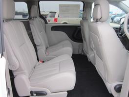 Chrysler Town and Country 2013 photo 3